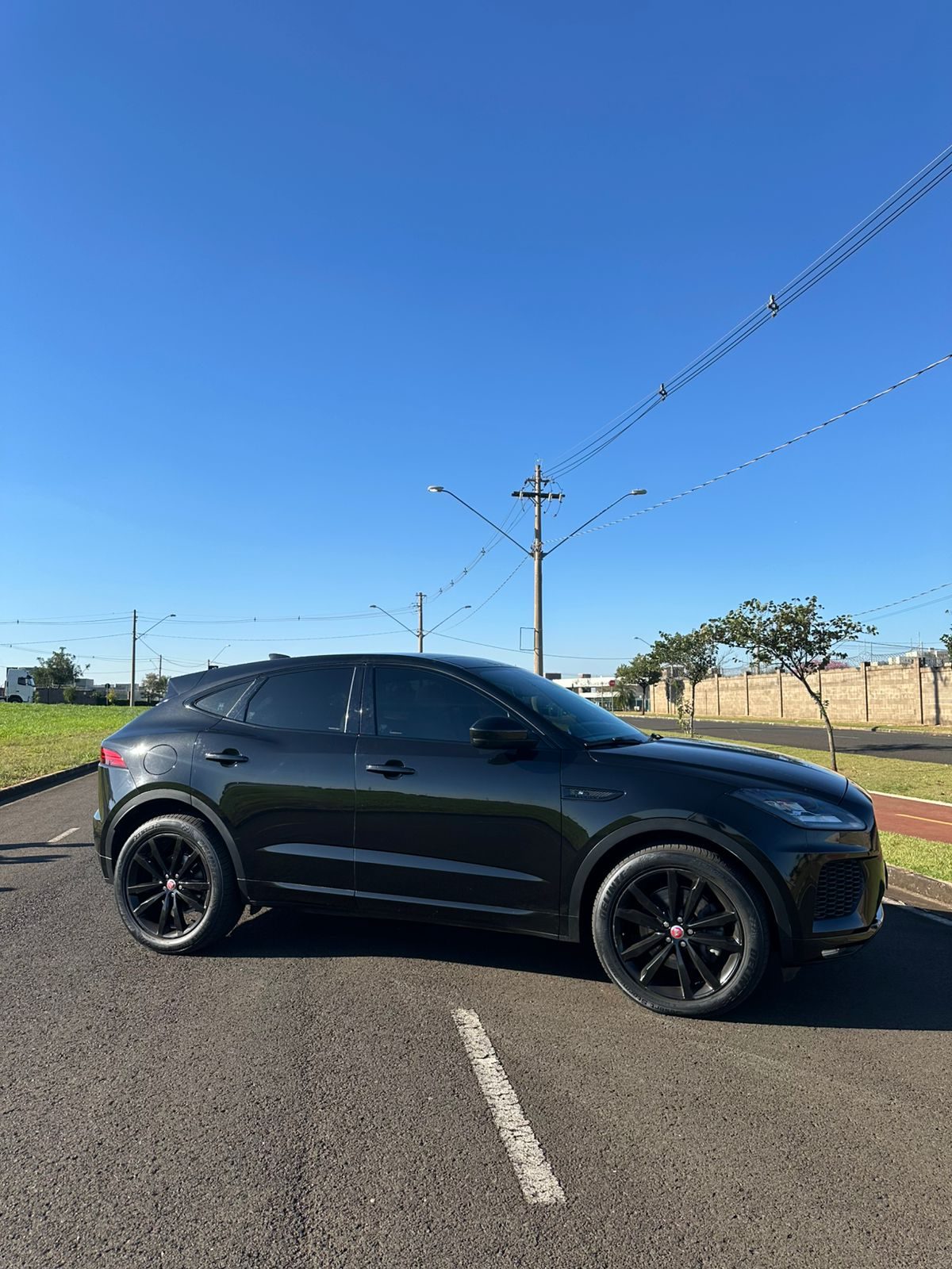 Jaguar E‑Pace 2020 — foto 1